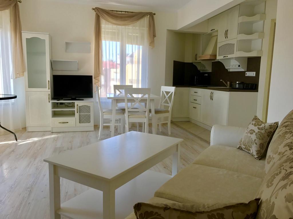 Villa Livia Boutique Apartments Равда Экстерьер фото